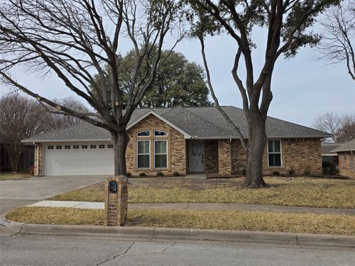 10168 Stoneleigh Dr, Benbrook, TX, 76126-3000 | Card Image