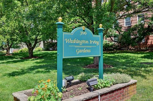 2-h-300 S Broadway, Tarrytown, NY, 10591-5304 | Card Image