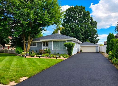 605 E Maple Ave, Mundelein, IL, 60060-1944 | Card Image