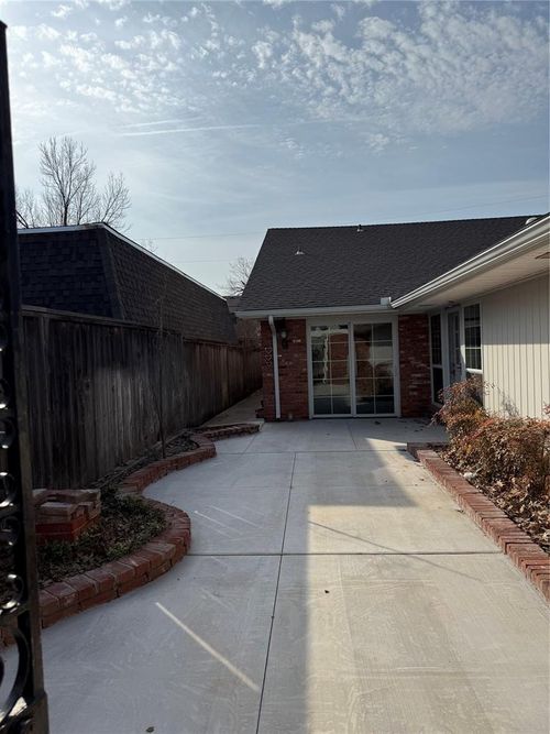 2520 Nw 62nd St, Oklahoma City, OK, 73112-7121 | Card Image