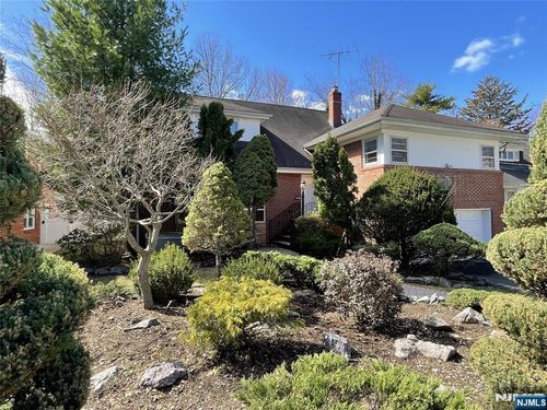 526 Rutland Ave, Teaneck, NJ, 07666-2923 | Card Image