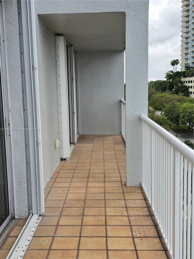 APT-6A - 150 Se 25 Th Rd, Condo with 2 bedrooms, 2 bathrooms and null parking in Miami FL | Image 4