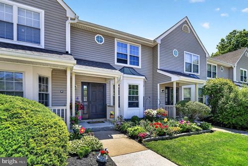 15 Stuyvesant Ct, Hightstown, NJ, 08520-2727 | Card Image
