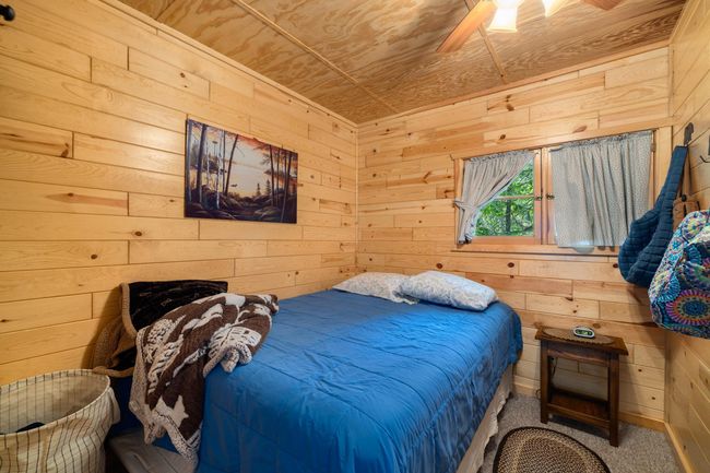 Bedroom 2 in cabin | Image 15
