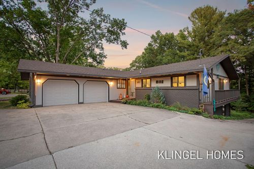17982 N Fruitport Rd, Spring Lake, MI, 49456-1568 | Card Image