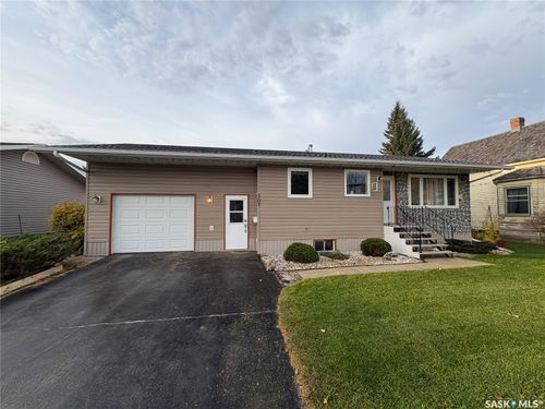 307 Carl Avenue E, Langenburg, SK, S0A2A0 | Card Image
