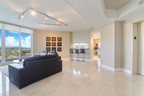 8d-9751 E Bay Harbor Dr, Bay Harbor Islands, FL, 33154-3830 | Card Image