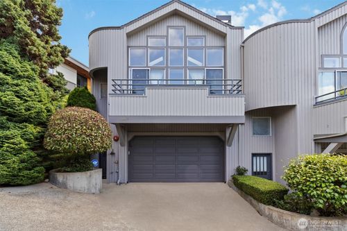 a-10135 Ne 64th St, Kirkland, WA, 98033-6819 | Card Image