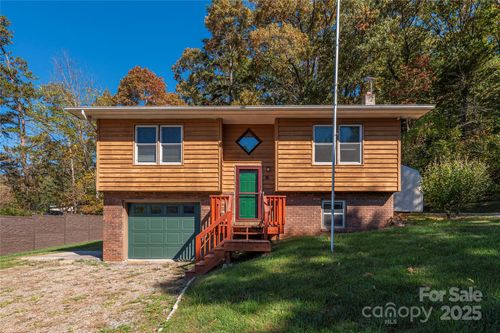 29 Arrowhead St, Clyde, NC, 28721-8615 | Card Image