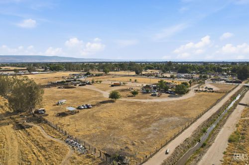 1404 Cottonwood Road, Bakersfield, CA, 93307 | Card Image