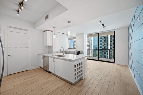 apt-1615-999 Sw 1st Ave, Miami, FL, 33130-3441 | Card Image