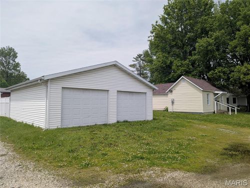 701 White Ave, Greenville, IL, 62246-2256 | Card Image