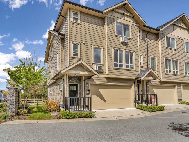 101 - 19913 70 Avenue, Townhouse with 3 bedrooms, 3 bathrooms and 2 parking in Langley BC | Image 1