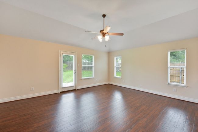 291 Cold Spg, House other with 4 bedrooms, 2 bathrooms and 4 parking in Buda TX | Image 10