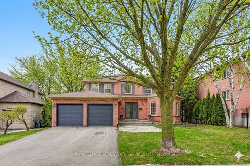 9 Morrison Creek Cres, Oakville, ON, L6H4C2 | Card Image
