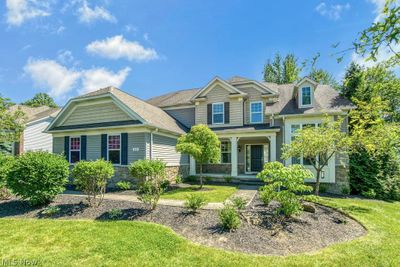 Stunning transitional colonial located in Canyon Woods | Image 2