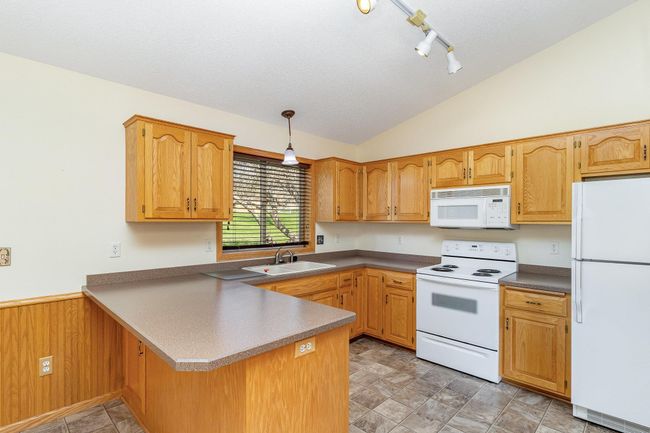 512 Lady Slipper Ave Ne, House other with 3 bedrooms, 2 bathrooms and null parking in New Prague MN | Image 9