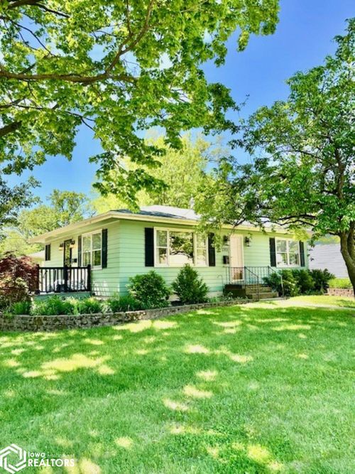 2701 Kirkwood St, Burlington, IA, 52601-2022 | Card Image