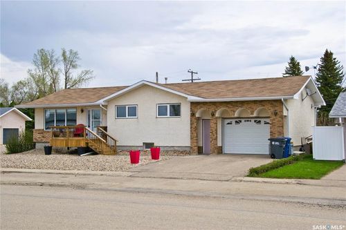 403 2nd Ave W, Montmartre, SK, S0G3M0 | Card Image