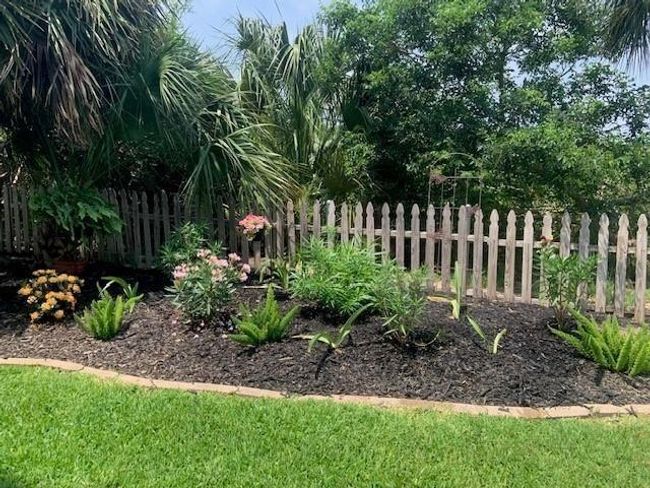 4111 Isla Del Sol, House other with 3 bedrooms, 2 bathrooms and 1 parking in Galveston TX | Image 28