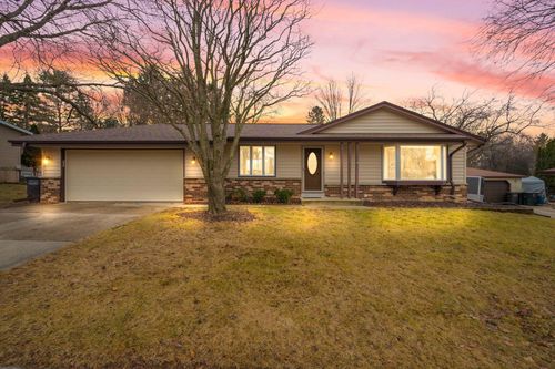 1525 River Highlands Dr, Oconomowoc, WI, 53066-3432 | Card Image