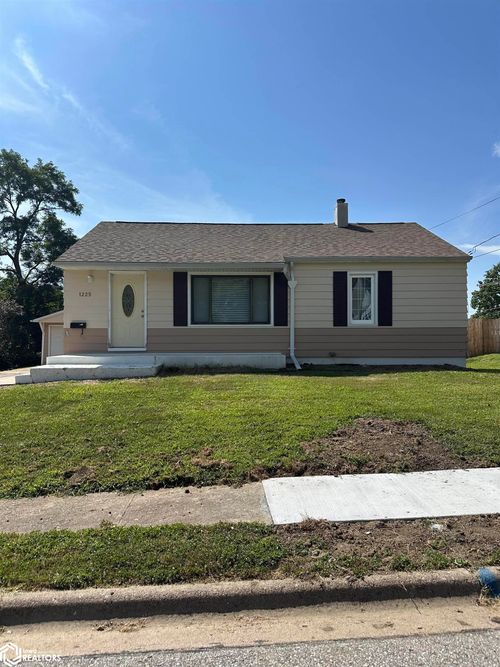 1225 Brentwood Dr, Ottumwa, IA, 52501-2120 | Card Image