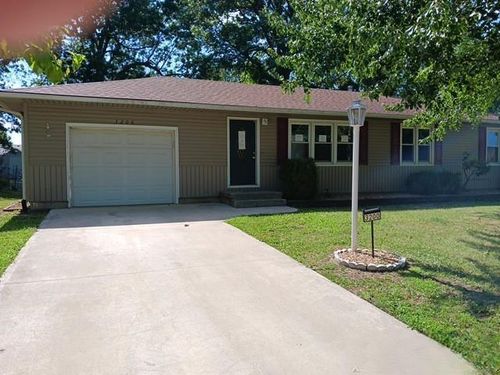 3200 Hickory St, Higginsville, MO, 64037-1850 | Card Image