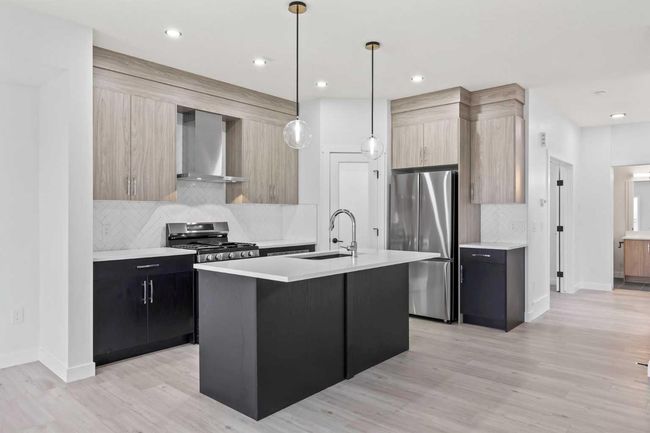 501 Corner Meadows Way Ne, House other with 3 bedrooms, 3 bathrooms and 4 parking in Calgary AB | Image 10