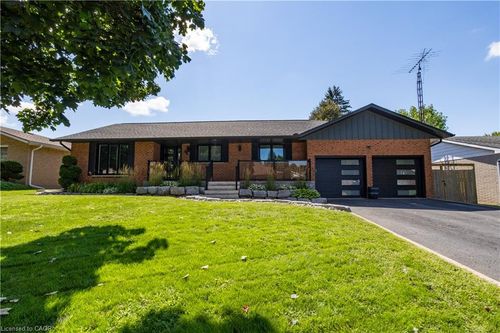 96 Second Ave, Delhi, ON, N4B1E5 | Card Image