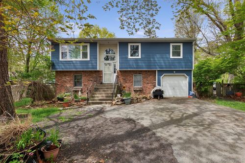64 Giant Oak Rd, Ridge, NY, 11961-2652 | Card Image