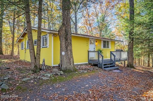 543 Clubhouse Dr, East Stroudsburg, PA, 18302-9269 | Card Image