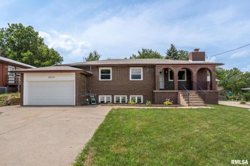 5210 N Division St, Davenport, IA, 52806-3693 | Card Image