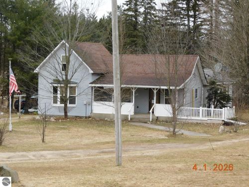 7439 E 22 1/2 Rd, Manton, MI, 49663-9466 | Card Image