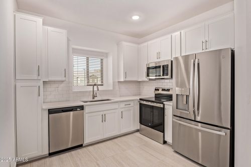 2820 W White Feather Ln, Phoenix, AZ, 85085-7850 | Card Image