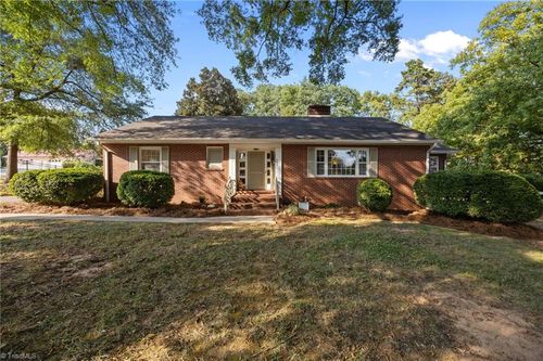 502 W Hunter St, Madison, NC, 27025-1806 | Card Image