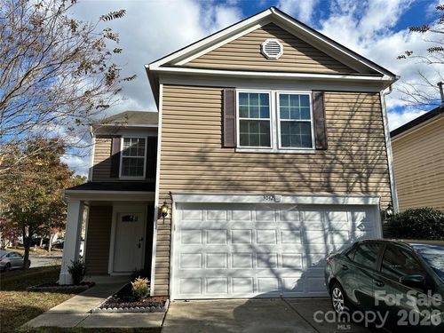 3042 Meadow Knoll Dr, Charlotte, NC, 28269-4045 | Card Image