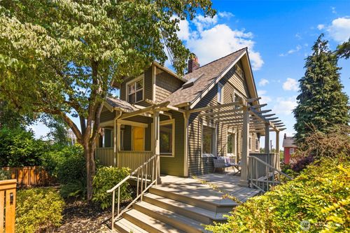 6104 Latona Ave Ne, Seattle, WA, 98115-6551 | Card Image