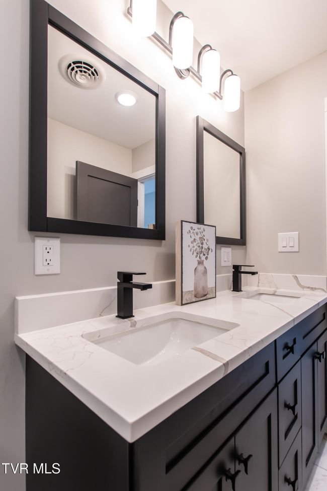 Master Bathroom | Image 20