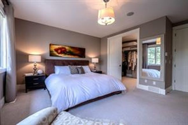 34 Posthill Dr Sw, House detached with 6 bedrooms, 3 bathrooms and 7 parking in Calgary AB | Image 29