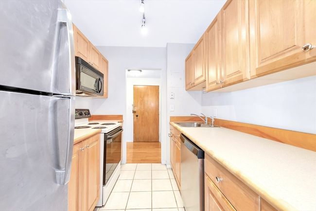 APT-34 - 100 Marion St, Condo with 1 bedrooms, 1 bathrooms and 1 parking in Brookline MA | Image 4