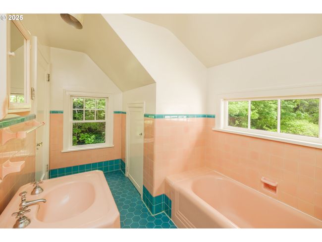 92216 Whiskey Rd, House other with 6 bedrooms, 3 bathrooms and 2 parking in Warrenton OR | Image 28