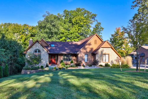 7555 Squirrel Creek Dr, Colerain Twp, OH, 45247-3612 | Card Image