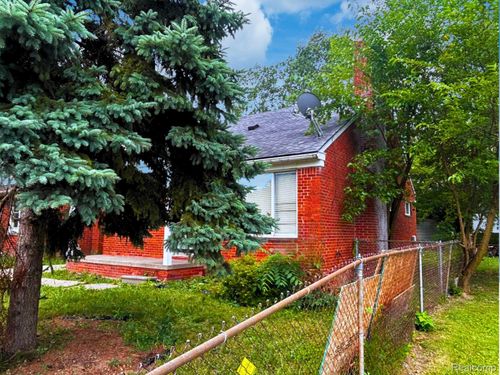 19977 Cushing St, Detroit, MI, 48205-1525 | Card Image