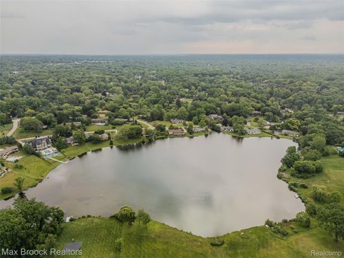 6730 Halyard Rd, Bloomfield Hills, MI, 48301-2815 | Card Image