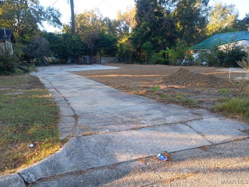 808 Dutch St, Dothan, AL, 36301-3728 | Card Image