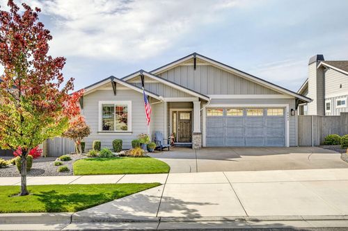4433 Merlot Ct, Medford, OR, 97504-8029 | Card Image