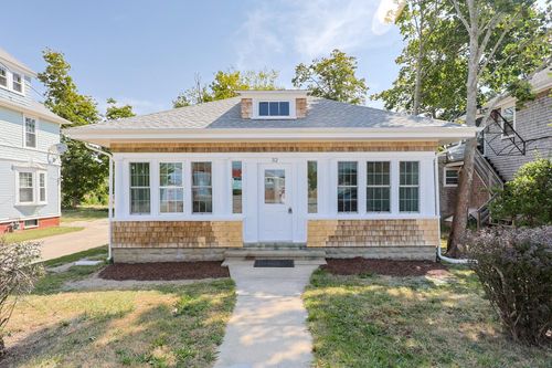32 Pearl St, Hyannis, MA, 02601-3921 | Card Image