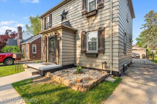 2657 Chelsea St, Trenton, MI, 48183-2504 | Card Image