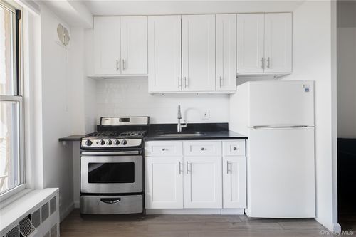 5n-35-31 85th St, Jackson Heights, NY, 11372-5520 | Card Image