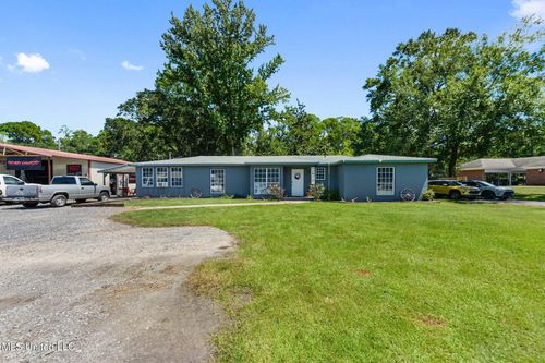 7621 Elder Ferry Rd, Moss Point, MS, 39563-9470 | Card Image